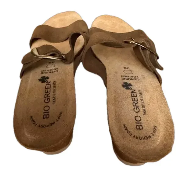 BIO Green Made in Spain Brown Suede Wedge Sandal Gold Buckle Size 39 8.5 - Picture 5 of 6